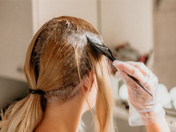 Hair bleaching process overview - Garnier