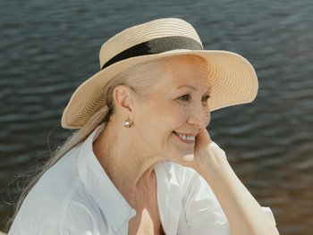 Recommended gray hair care routine - Garnier