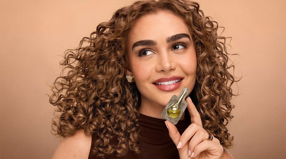 How to achieve curly hair color at home - Garnier
