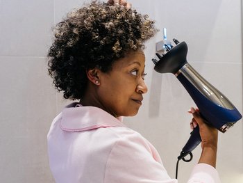 How to use diffuser on curly hair - Garnier