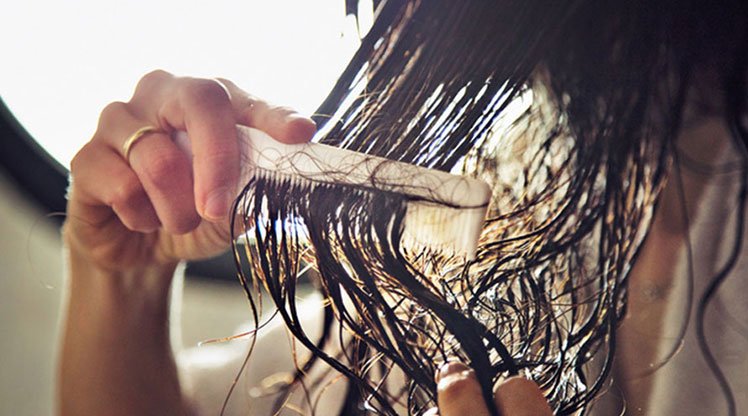 How To Detangle Curly Hair Hair Care Tips Garnier How to detangle wet hair. how to detangle curly hair hair care