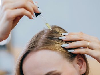 How to use hydrating scalp treatments for itchy scalp care - Garnier