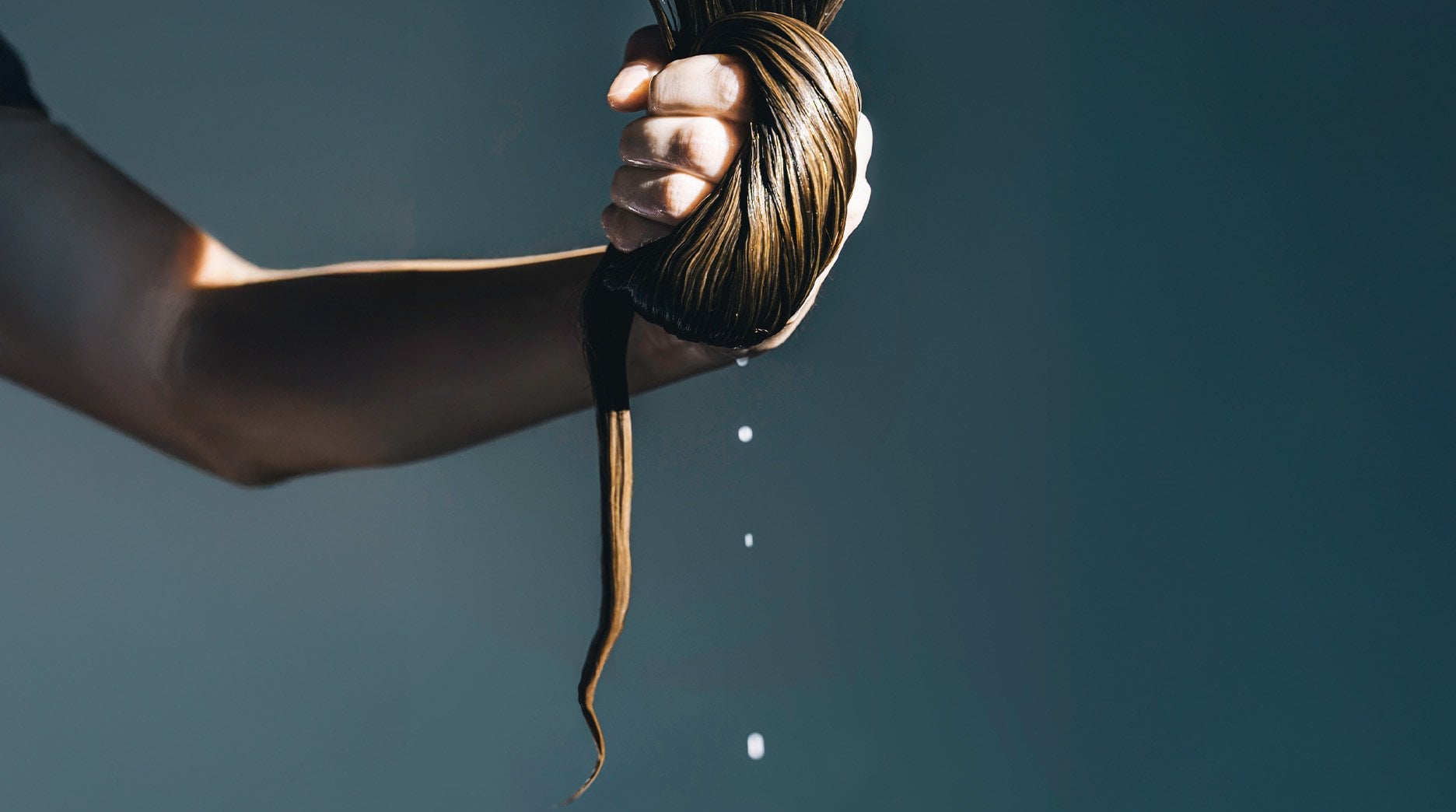 A Womans Hand Holds Thick Hair Smeared With Hair Mask Drops Dripping From The Hair High-Res Stock Photo - Getty Images
