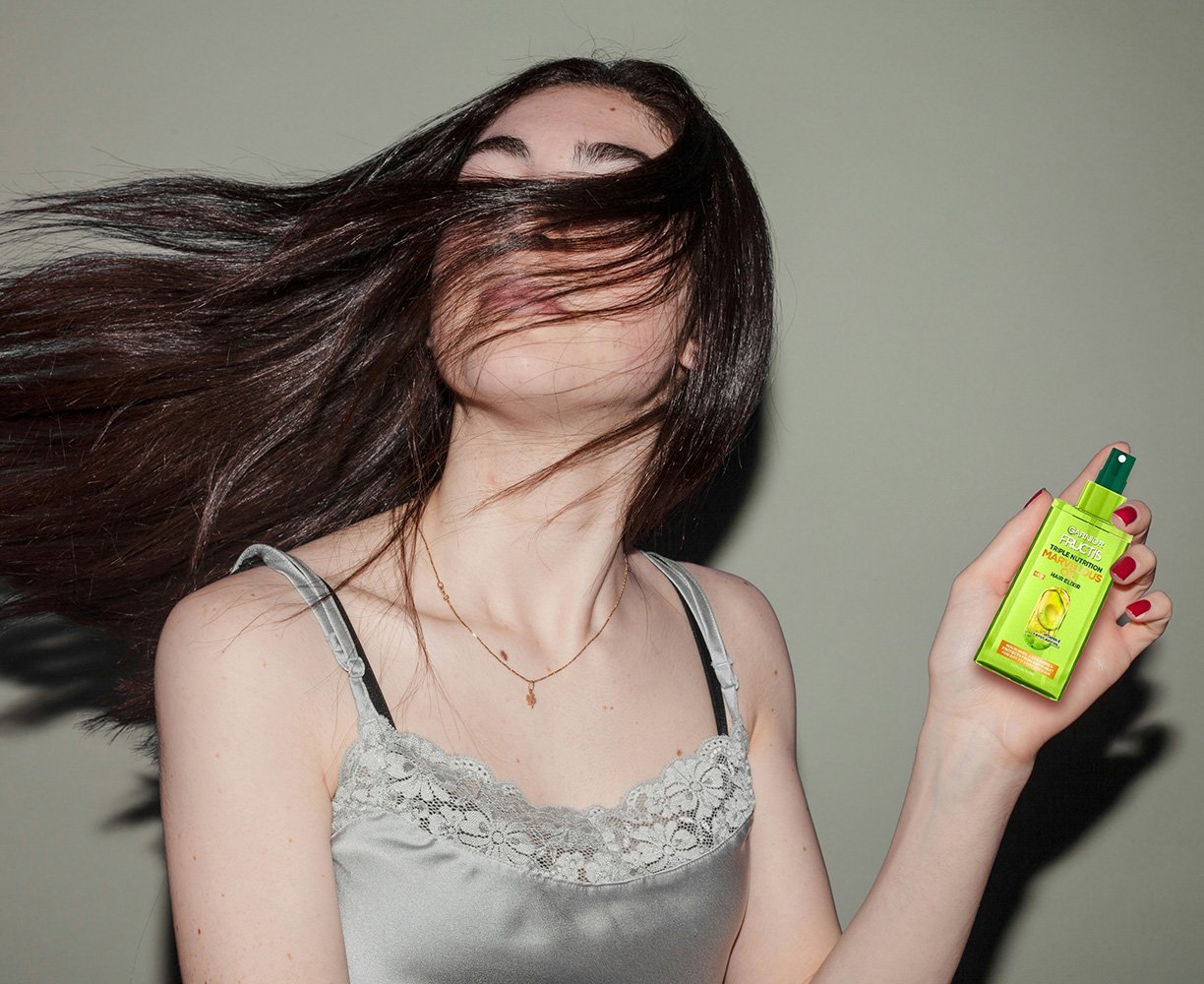 Cómo mantener hidratado tu cabello seco en verano - Garnier, image size:1224x1000