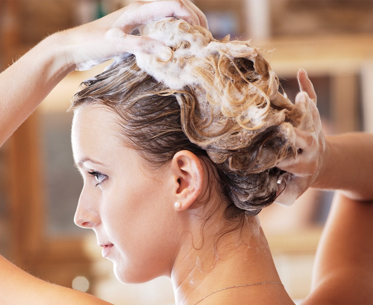 Repara y consigue un cabello más grueso en la ducha