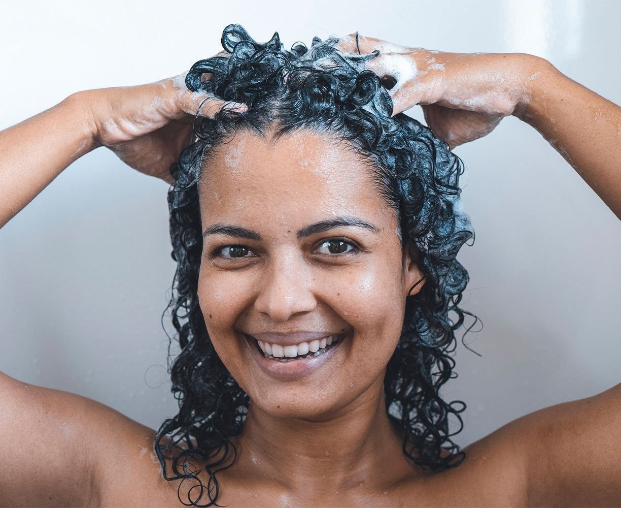 Utiliza un tratamiento antes del shampoo