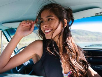 Beach waves, hairstyle Garnier