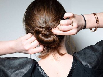 Sleek bun, hairstyle Garnier