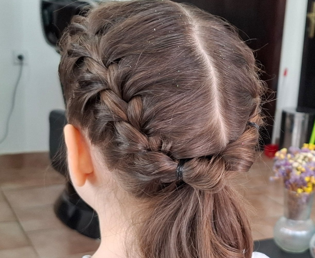 Cola de caballo con doble trenza francesa