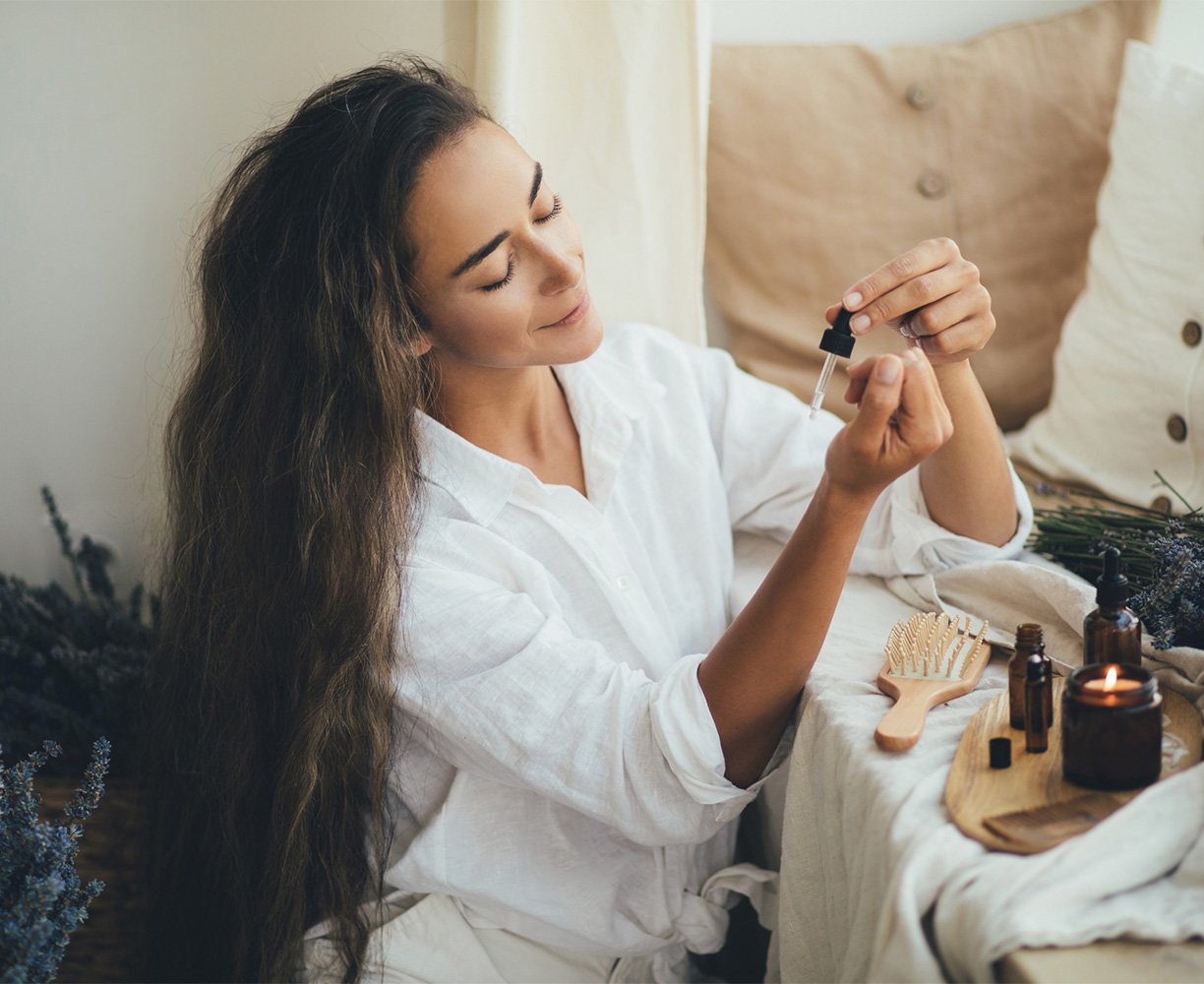 Apply Sleek & Shine Anti‑Frizz Serum