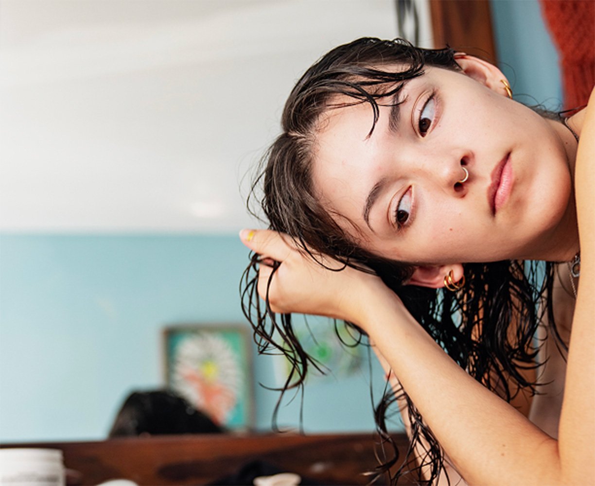 Apply Fructis Anti‑Humidity Smoothing Milk