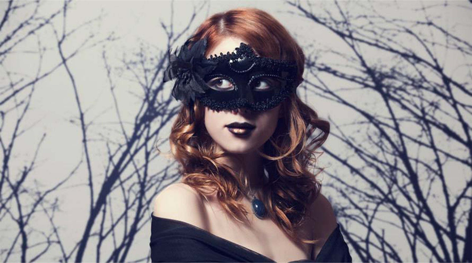 Halloween hairstyle ideas dark hair mask hair tricks mermaid vampire style - Garnier