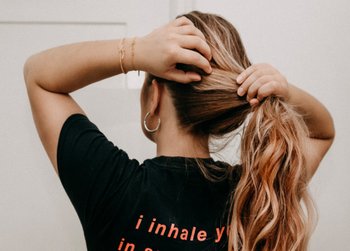 Twisted ponytail hairstyle for holiday season - Garnier