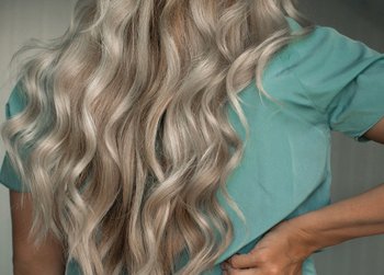 Loose waves for holiday season - Garnier