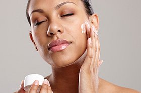 How Should I Moisturize My Face - Garnier SkinActive