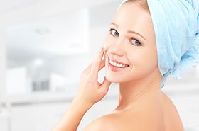 Learn 3 types of cleansers perfect for dry skin - Garnier SkinActive