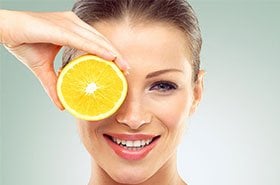 Learn 4 reasons why you should be using a moisturizer with Vitamin C - Garnier SkinActive