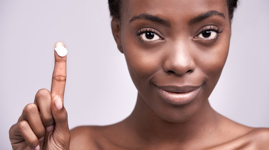 Learn 4 ways you are applying moisturizer wrong in your skin care routine - Garnier SkinActive