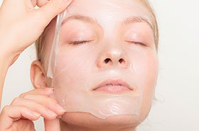 Learn 7 secret skin care hacks that optimize makeup - Garnier SkinActive
