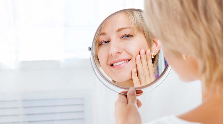 A 10-minute shine-decreasing skin routine for oily skin - Garnier SkinActive