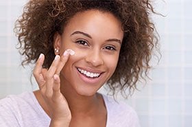 Learn how to care for extremely dry skin - Garnier SkinActive