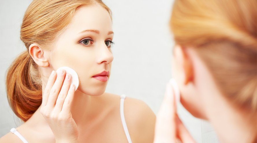 How to tackle oily skin - Garnier SkinActive