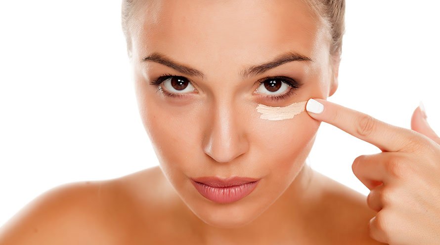 How to use concealer to cover up skin imperfections - Garnier SkinActive
