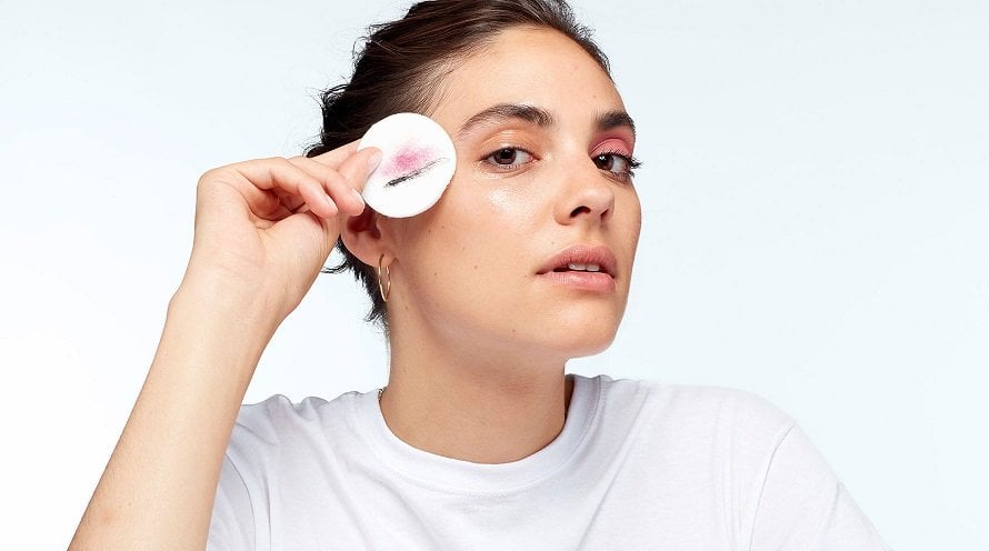 Micellar water vs makeup wipes Garnier