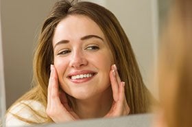 Learn the best skin care routine for sensitive skin - Garnier SkinActive