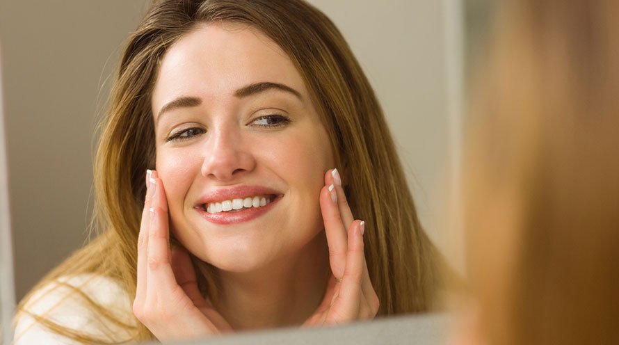 Learn the best skin care routine for sensitive skin - Garnier SkinActive