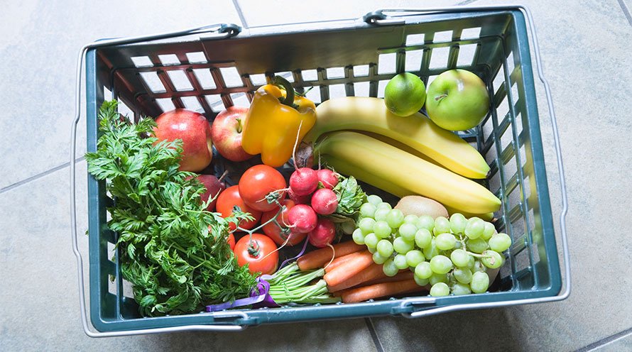 Learn how to update your shopping list with healthy skin foods and drinks - Garnier SkinActive