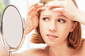 Learn how to care for dry skin and acne - Garnier SkinActive