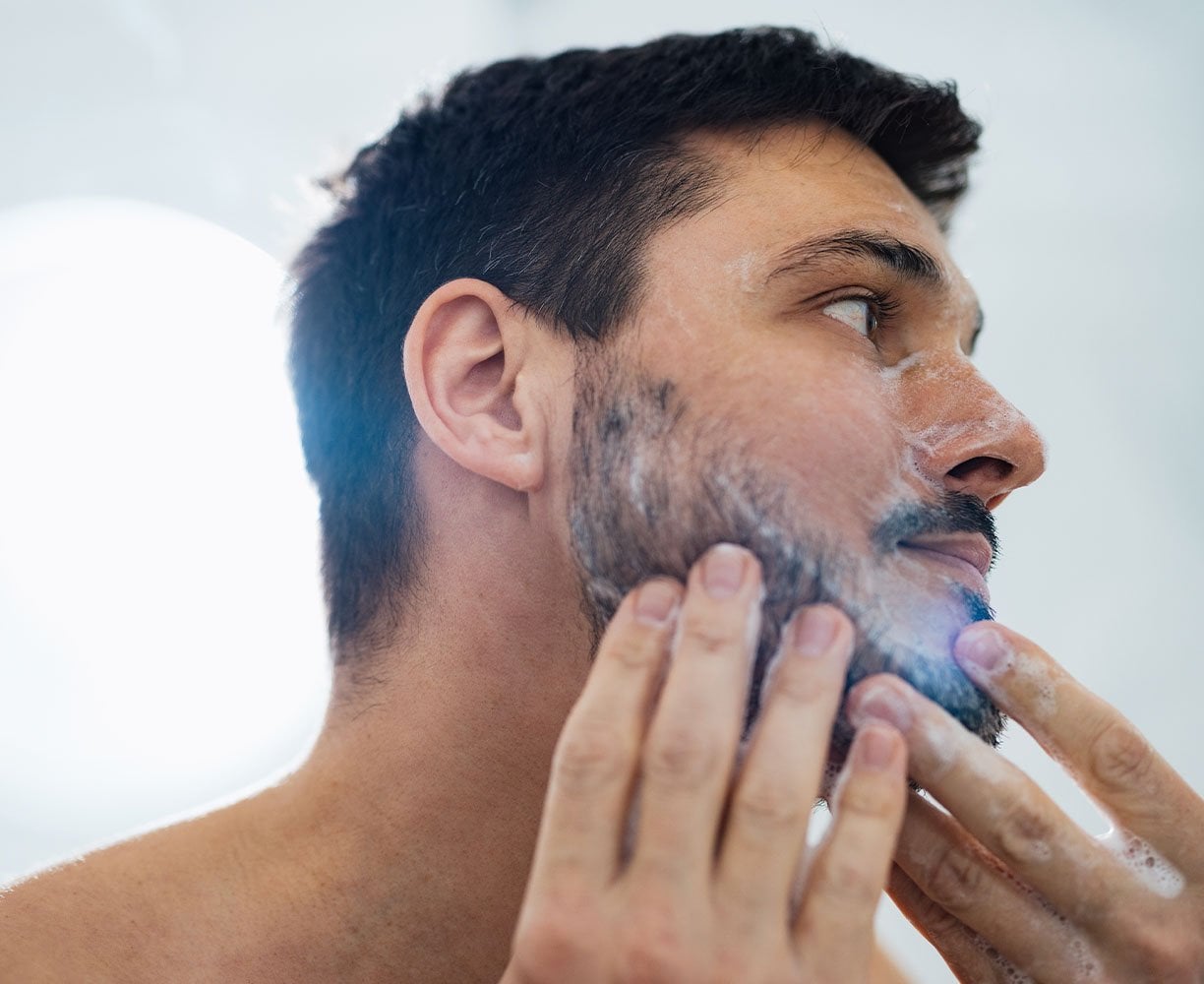 Lava la barba con regularidad