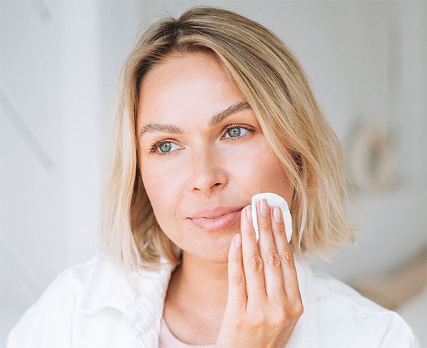 Daily Cleansing with Salicylic Acid