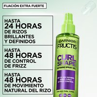Key benefits of Garnier Fructis Curl Shape Defining Spray Gel: up to 24H defined shiny curls, 48H frizz control, and natural curl movement with an extra strong hold.