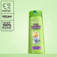 Garnier Fructis Curl Nourish Shampoo sustainability commitments: highlighting cruelty-free international certification, a vegan formula, and a bottle made of 100% recycled plastic.