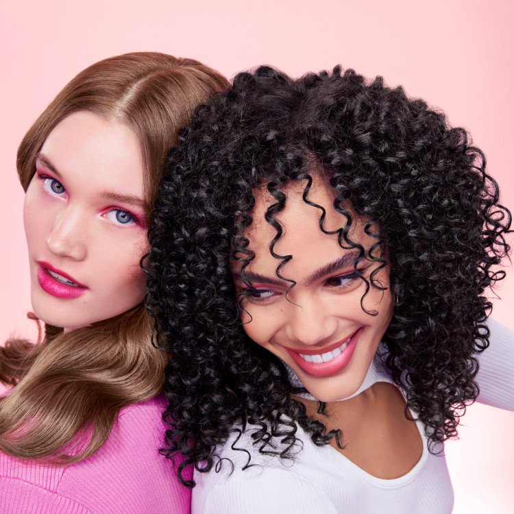 2 models with dark brown and light brown hair