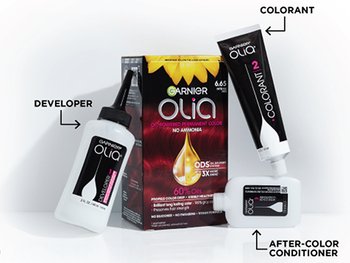The contents of the Garnier Olia hair coloring kit