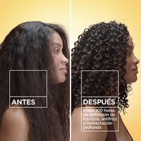 Before and after results when using the Garnier Whole Blends Hair Honey Jelly. Experience up to 100 hours of curl definition, anti-frizz, and deep moisture.