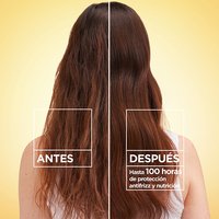 Before and after results when using the Garnier Whole Blends Repairing Milk Honey Spray. Experience up to 100 hours anti-frizz and nourishment after using.