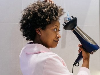 How to use diffuser on curly hair - Garnier