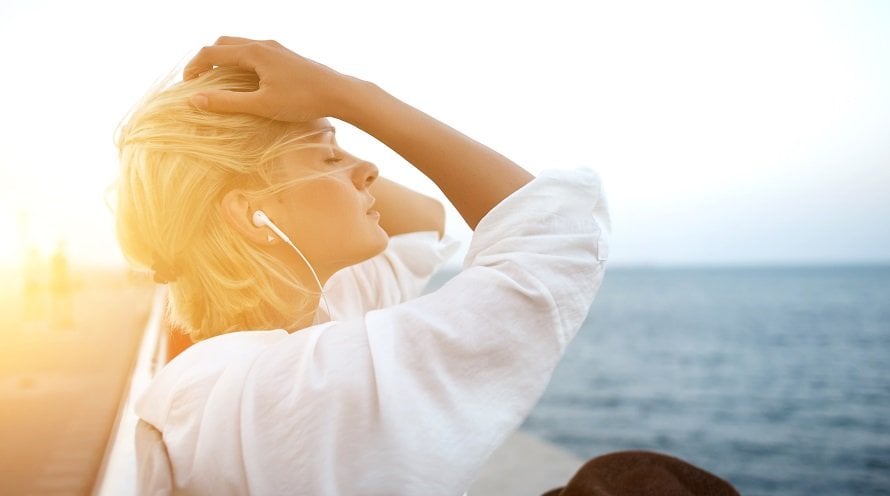 Garnier Hair Care Summer short blonde hair sun